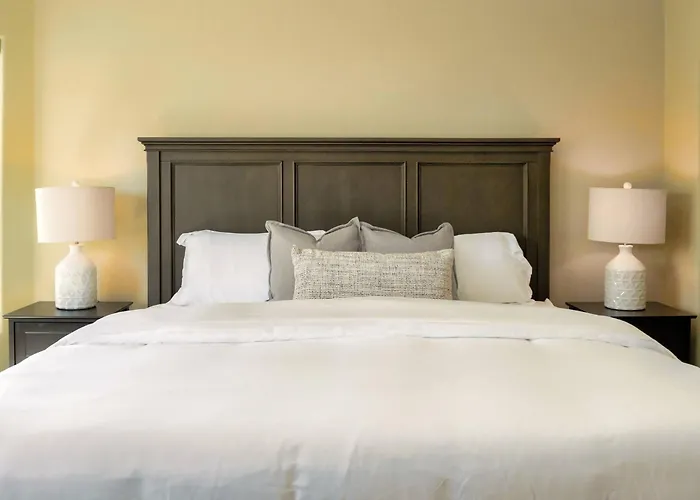 Stayshores Chic Retreat - Pool Hottubsweet Sleep Holiday home
