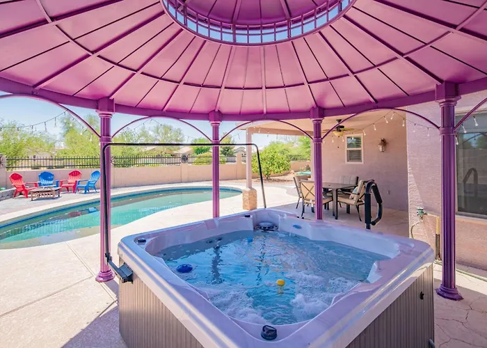 Stayshores Chic Retreat - Pool Hottubsweet Sleep Holiday home *