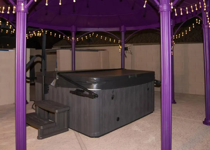 Stayshores Chic Retreat - Pool Hottubsweet Sleep