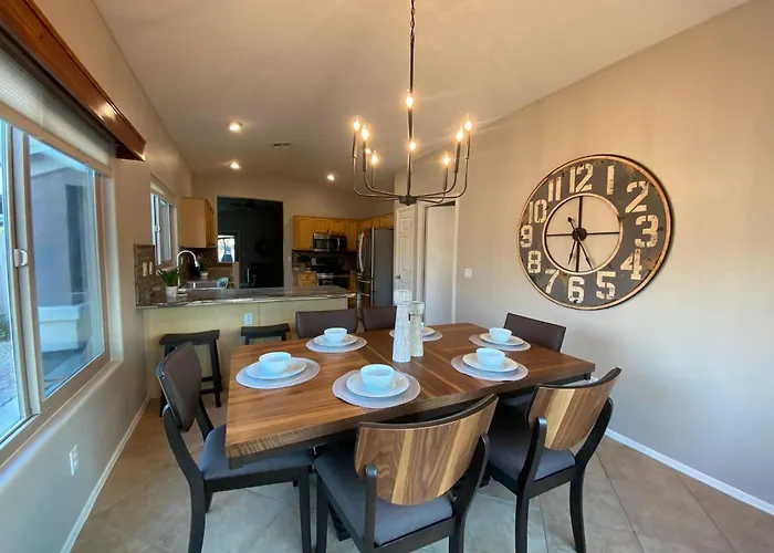 Stayshores Chic Retreat - Pool Hottubsweet Sleep Holiday home